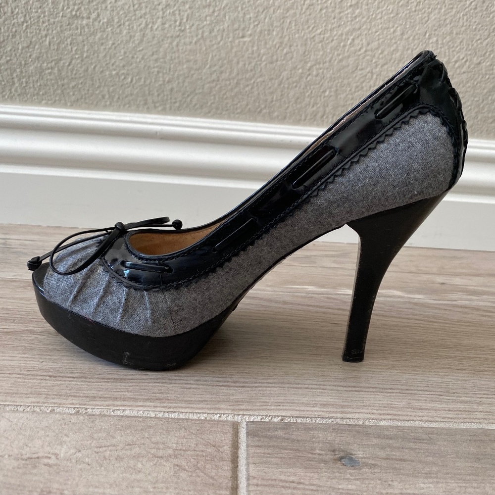 Michael Kors Raceway Peep Toe Platform Pump - Gray fabric + black patent